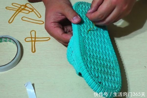 拖鞋上绑几根橡皮筋,作用特别“厉害”,10个人9个人都需要!