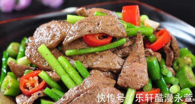 洗猪肝，用清水和食盐都不对，教你一招，毒素全跑光，还没腥味