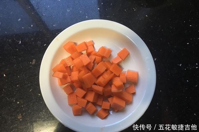 切成丁|冬天,牛肉羊肉少吃,这三种素菜搭配在一起,孩子喊着要天天吃!