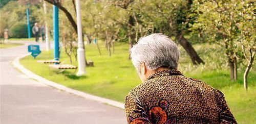 60岁后,无论男女,都应牢记不去三地,不睡三觉,不喝三酒