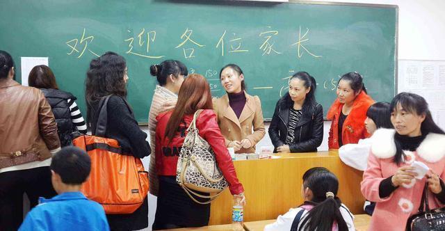 长会的时|“您回家换件衣服吧”宝妈开家长会被老师“劝退”，原因很无奈