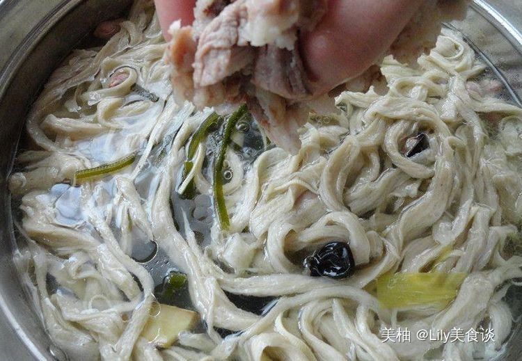  装盘备用|冬天不喝这碗汤可惜了，一大碗下肚暖胃又暖身，还补钙、增强体质