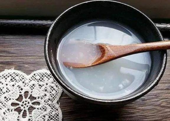 婴儿|孩子在三岁之前,这几种辅食不可以吃,不仅没营养,还影响发育