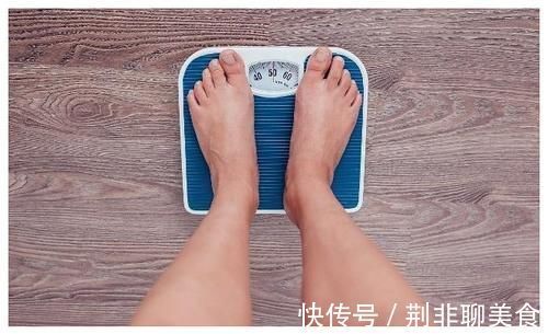 体重|为什么早上量体重和晚上量体重差那么多?早晚差几斤属于正常?