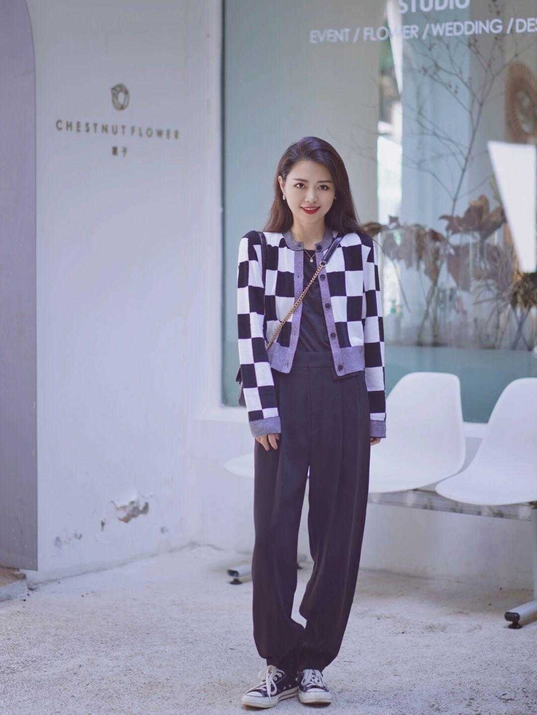 时髦精 时髦精们集合了!今年大火的棋盘格单品我给大家整理了,千万码住