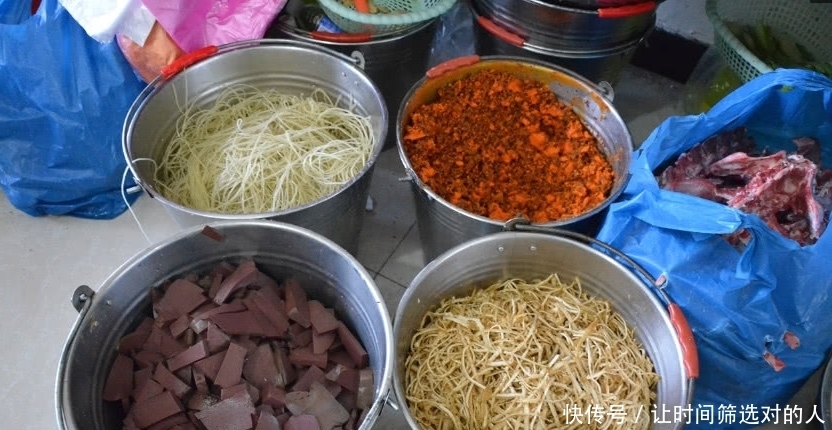 特色|奇闻:河南大叔卖特色“豆腐菜”,一天卖四五百碗,食客:好吃不