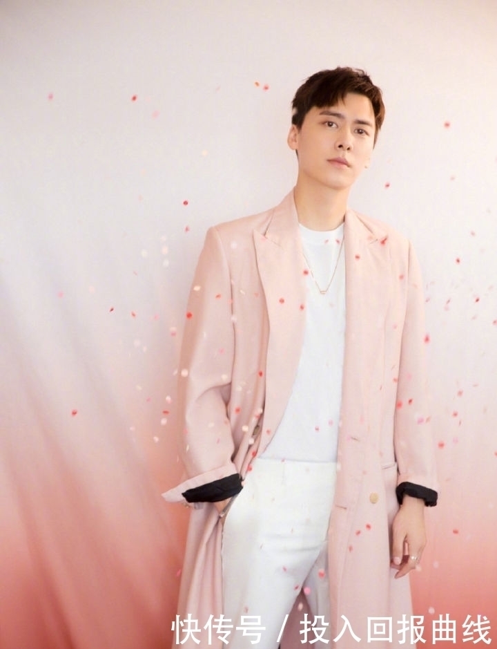 尽显|浪漫的七夕适合穿粉色的服饰,减龄又很清新,尽显青春活力