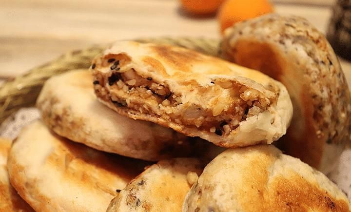 天冷，少吃馒头多吃它，简单一烙，香味浓郁，咬一口直掉渣