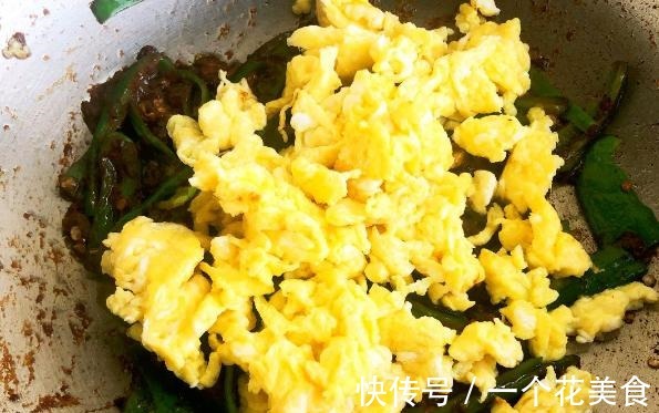 素辣椒|酱炒鸡蛋辣椒，简单的食材，不简单的美味！好吃下饭，太香了！