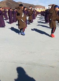 |搞笑GIF:下雪天不要乱走,因为随时可能直接消失不见