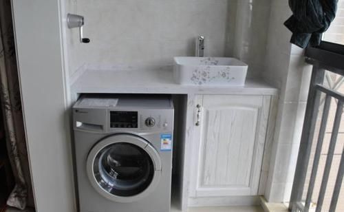 为什么越来越多人不把洗衣机放阳台？听师傅说完，后悔家里放错了