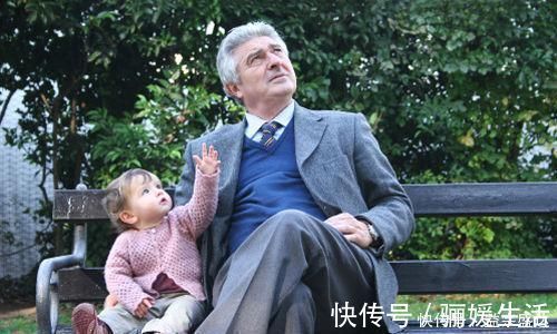 宝爸|有爸妈帮忙带娃和无人帮忙的家庭,区别到底在哪?现实很心酸