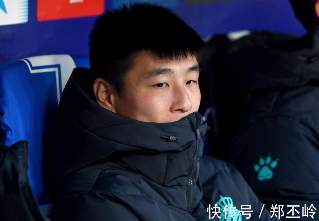 武磊|红牌!2-1逆转!武磊被彻底弃用,莫雷诺换了5人都轮不到武磊