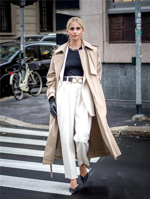 风衣＋豆腐裤，今年入春必学穿搭，年过40也很时髦