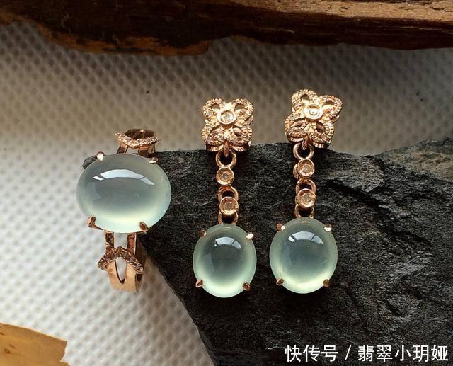 腕间的翡翠手镯呀!如此让我痴迷!
