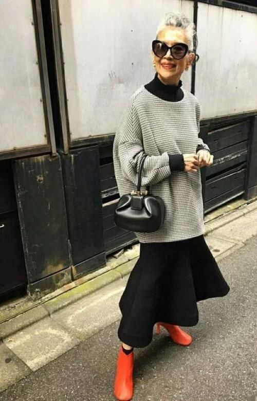 年纪大要学会优雅，看日本老太太时髦穿搭，每一套都是借鉴模板穿搭技巧＂奶奶辈＂的搭配模板