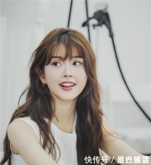 美发店|发型可不能瞎换,建议女生:多考虑这4种“热门款”,洋气显脸小