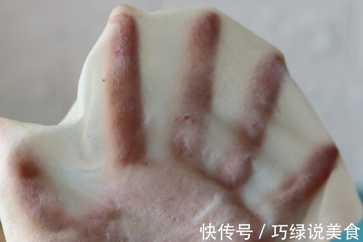 春饼的懒人做法，饼皮劲道薄如纸，卷什么都好吃