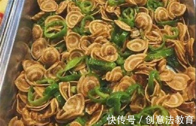 月饼|学校食堂的创新菜式,青椒炒月饼,青椒炒小花片,青椒炒火龙果