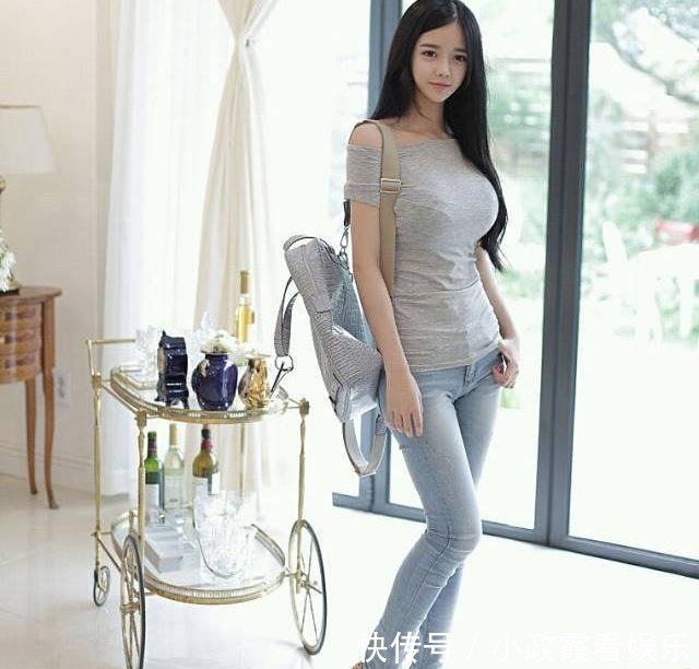 紧身|小姐姐穿上牛仔裤,展现美女简约时尚的姿态,美出新高度!