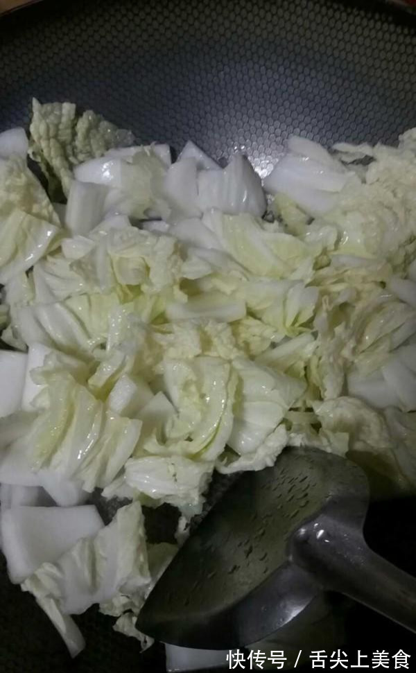 白菜|炒白菜,直接放油再下锅就错了,一招教你做出美味的白菜,特好吃