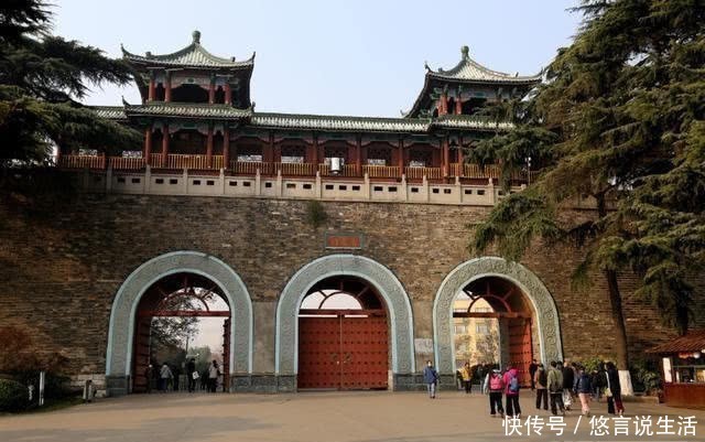 古代的城门为什么要往里开,若往外开,不是更不容易攻破吗?
