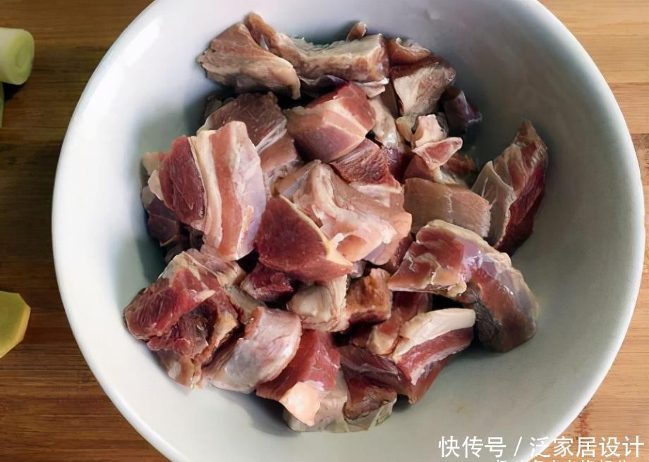  山药和牛肉是天生一对，上锅炖一炖，暖身养胃驱寒保暖，冷天多吃