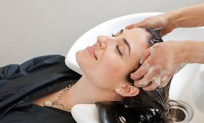 头发|洗头有讲究,触碰这3个洗头误区,头发会黯淡无光泽