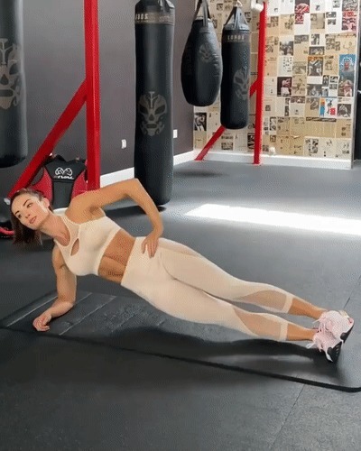 冈萨雷斯|130斤的委内瑞拉健身模特,丰腴优雅凹凸有致、马甲线更是亮眼