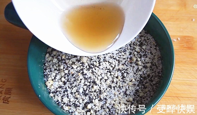 盆子|花生里放勺黑芝麻,酒店一碗38,在家做只花6元,香甜软糯好吃
