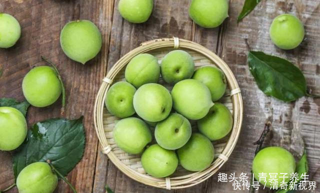 酸碱平衡|女性睡前当零食吃几颗此物，淡化皱纹，保持年轻态，安神助眠