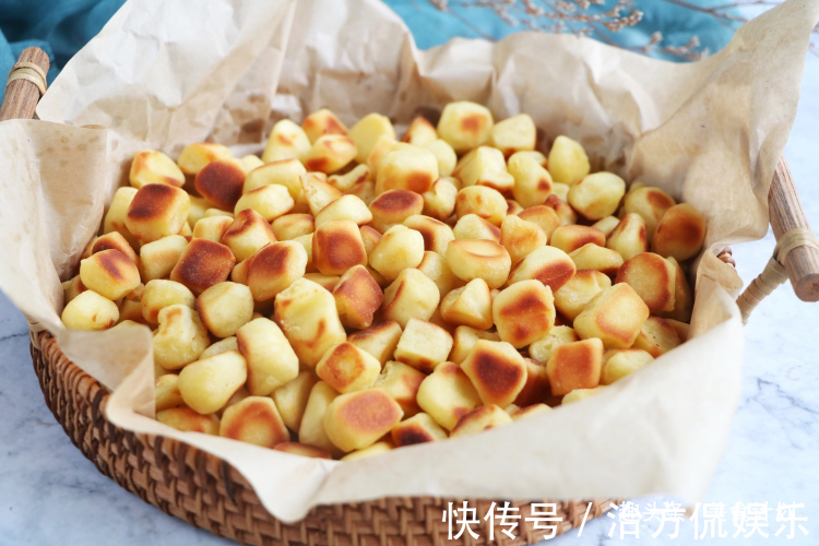 面粉里加2个鸡蛋，不用蒸不用炸，健康好吃，女儿一口一个停不了