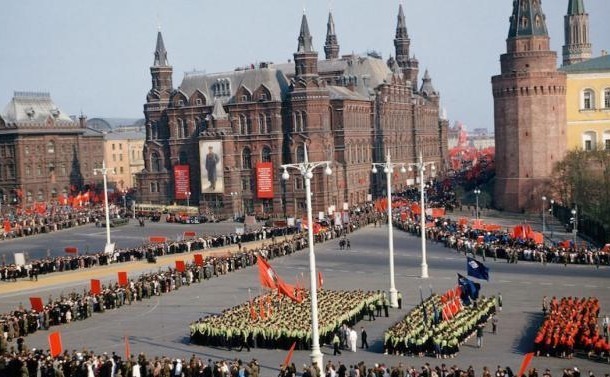 苏联|斯大林葬礼老照片图一是斯大林遗体,图六是斯大林的棺材