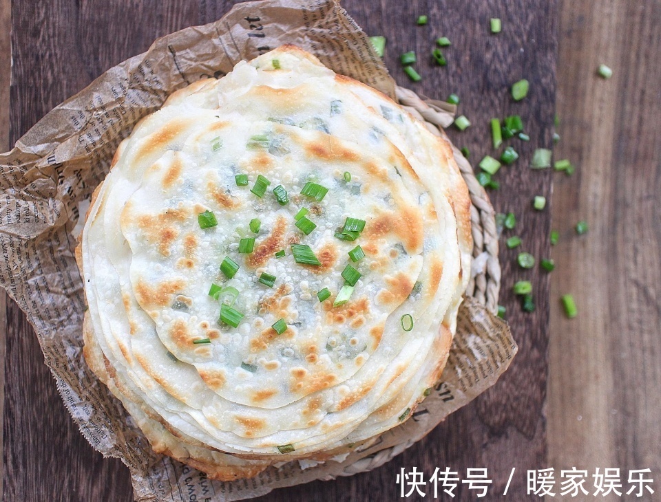 不揉面不发面,两分钟教会你做喷香好吃的葱油饼,从此早餐不用愁