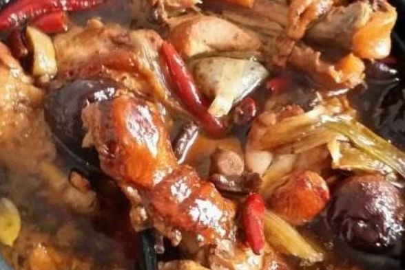 汤味鲜浓营养好吃，香而不腻肉汁四溢，孩子非常爱吃三天两炖一锅