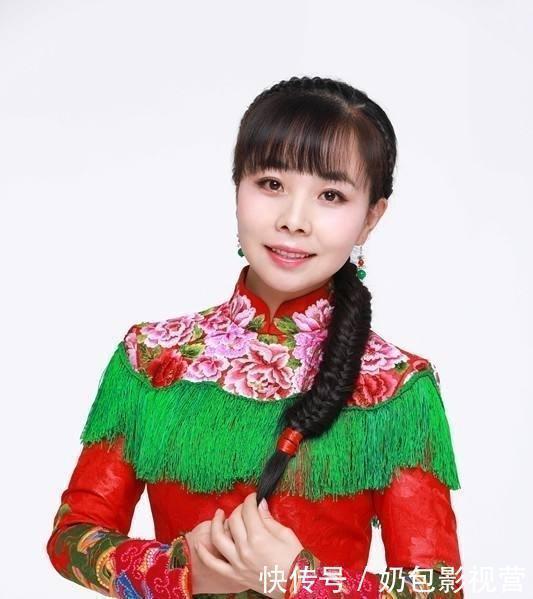 走红|从《星光大道》走红的草根明星王二妮,如今过成了这样