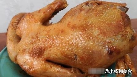 烤鸡“最简单”做法,直接放电饭煲不炒不炖,香嫩可口吃起来真香