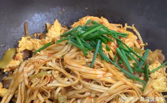 好吃|今天才知道,面条可以这样吃,比水煮好吃比炒简单,吃着真解馋