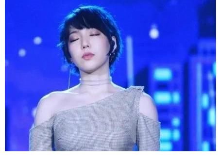 因《中國好聲音》紅極一時的吳莫愁為何消失了，現在過得怎么樣？