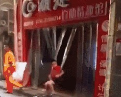 |精选搞笑GIF:这是我见过化妆化的最好的了,绝对的真材实料!