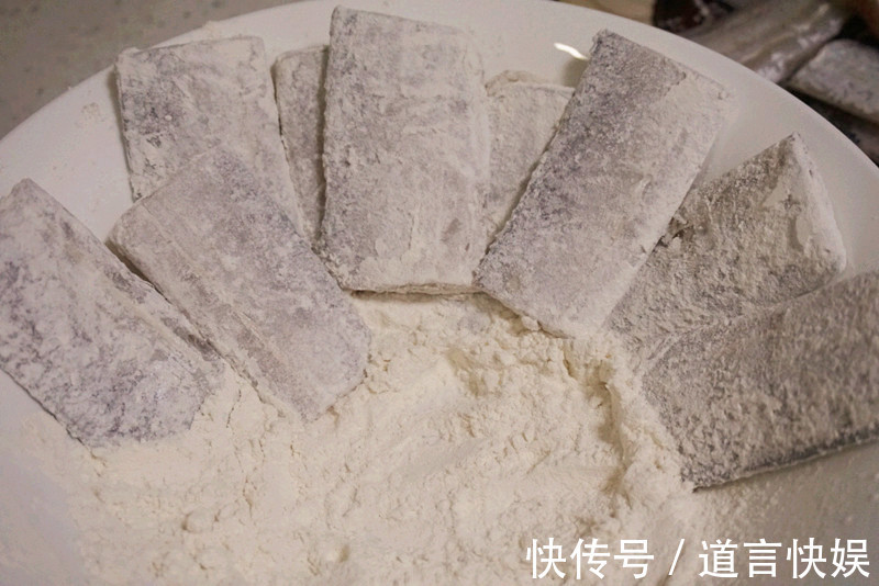 花椒粒|带鱼怎么做才能好吃不腥教你一招，出锅鲜香，肉质滑嫩无腥味！
