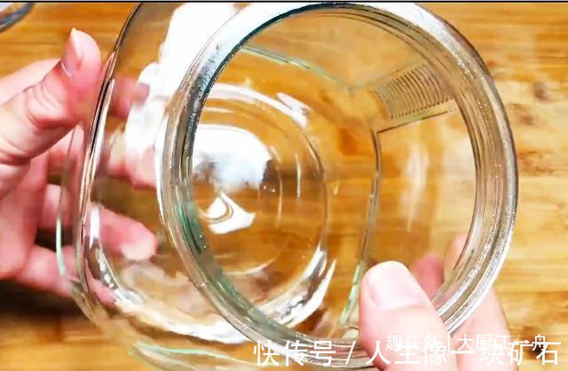 辣椒这样做太好吃了,不加一滴水,一次腌制20斤,放一年都不坏
