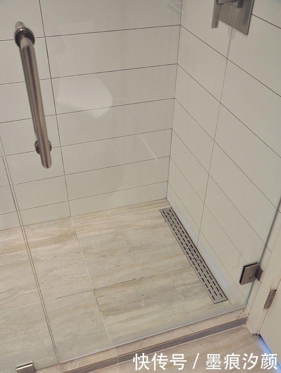地漏|越来越多的浴室兴这样装!地面铺桑拿板,淋浴喷头做顶上,太漂亮!