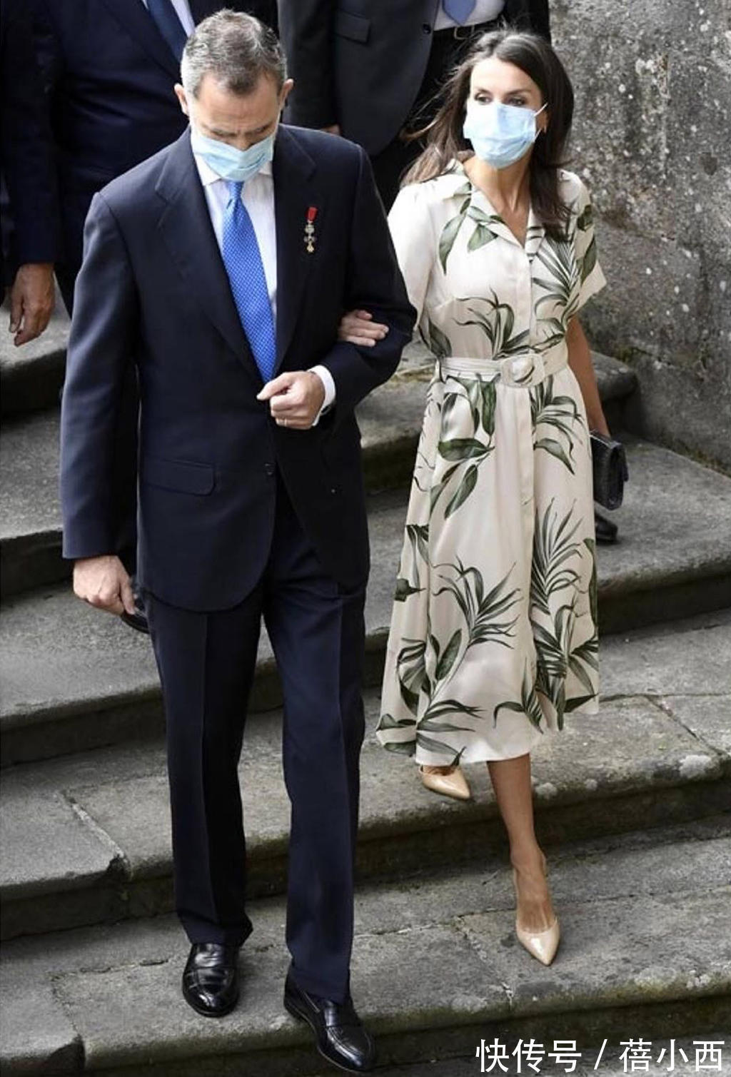 年龄|又被西班牙王后惊艳到了,穿印花连衣裙高贵优雅,好气质不惧年龄