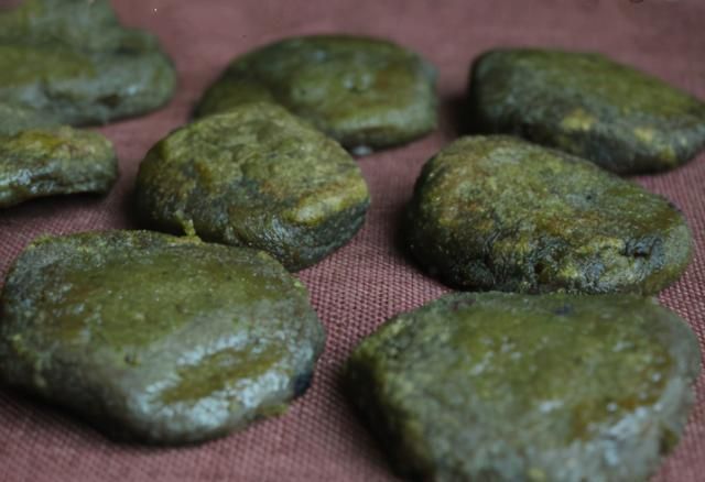 3月,碰到要多采的花,剁碎了一揉一蒸,比油糕好吃,错过可惜了