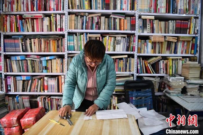 李桂兰&长春两代“旧书摆渡人”：让旧书继续传递墨香