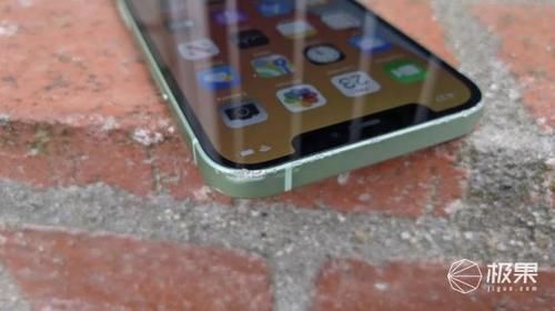 屏幕|iPhone12跌落测试出炉玻璃虽好，背面却伤不起