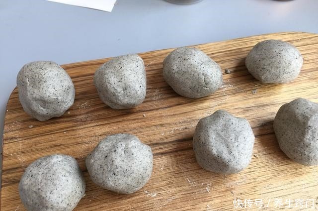  面团|别看它小，“钙是牛奶的8倍”，做成营养早餐饼，全家都爱吃