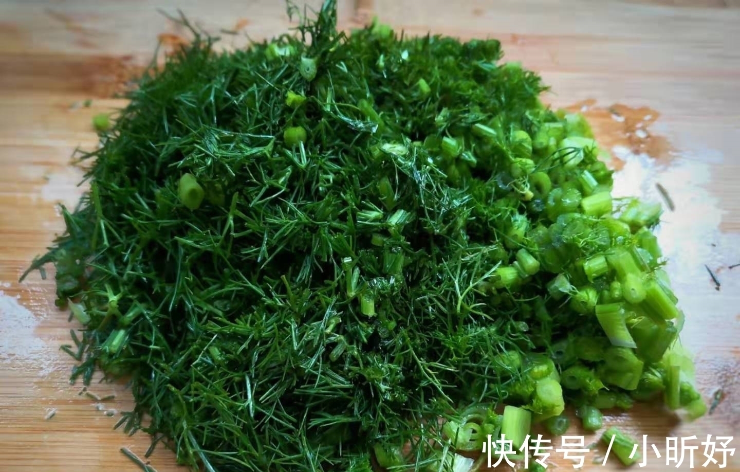 鸡蛋和这是绝配，晚饭炒一盘，隔天排宿便，小腹平坦，皮肤水灵