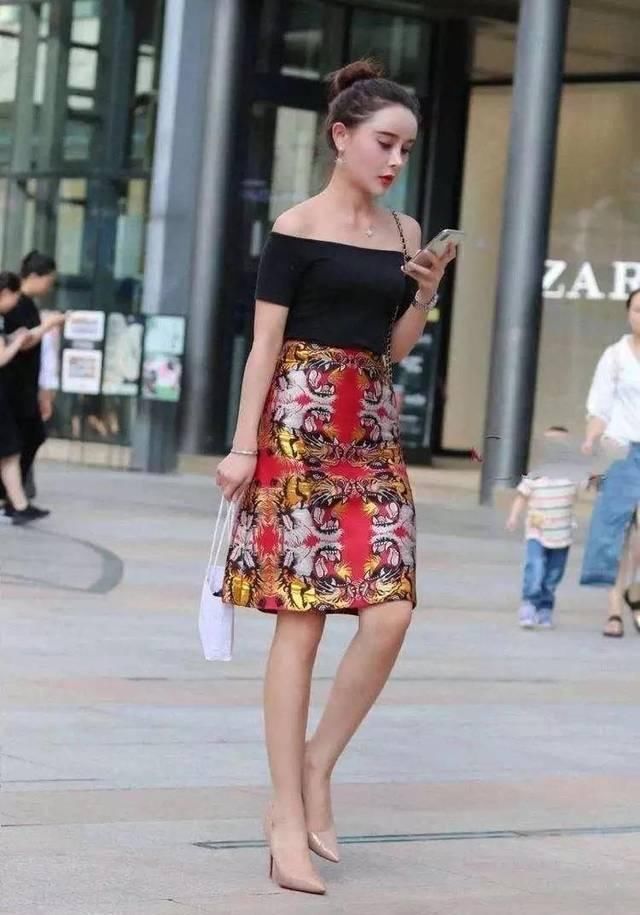 针织连衣裙|小姐姐留着一头及腰的长发,看上去充满着优雅的魅力